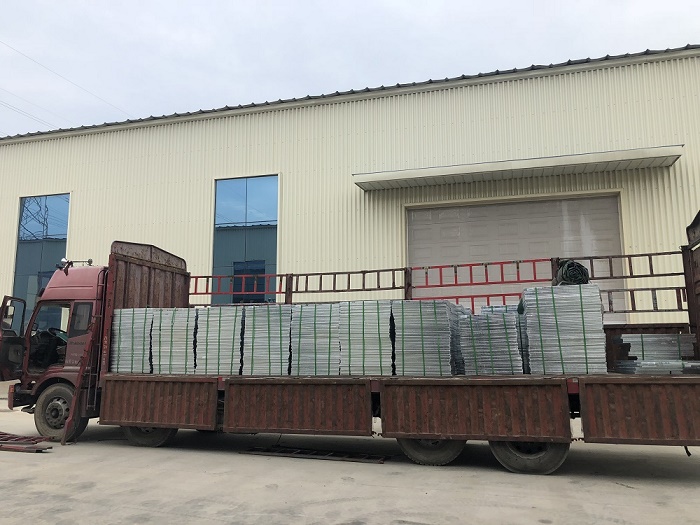 熱浸鋅鋼格柵.jpg 熱浸鋅鋼格柵.jpg