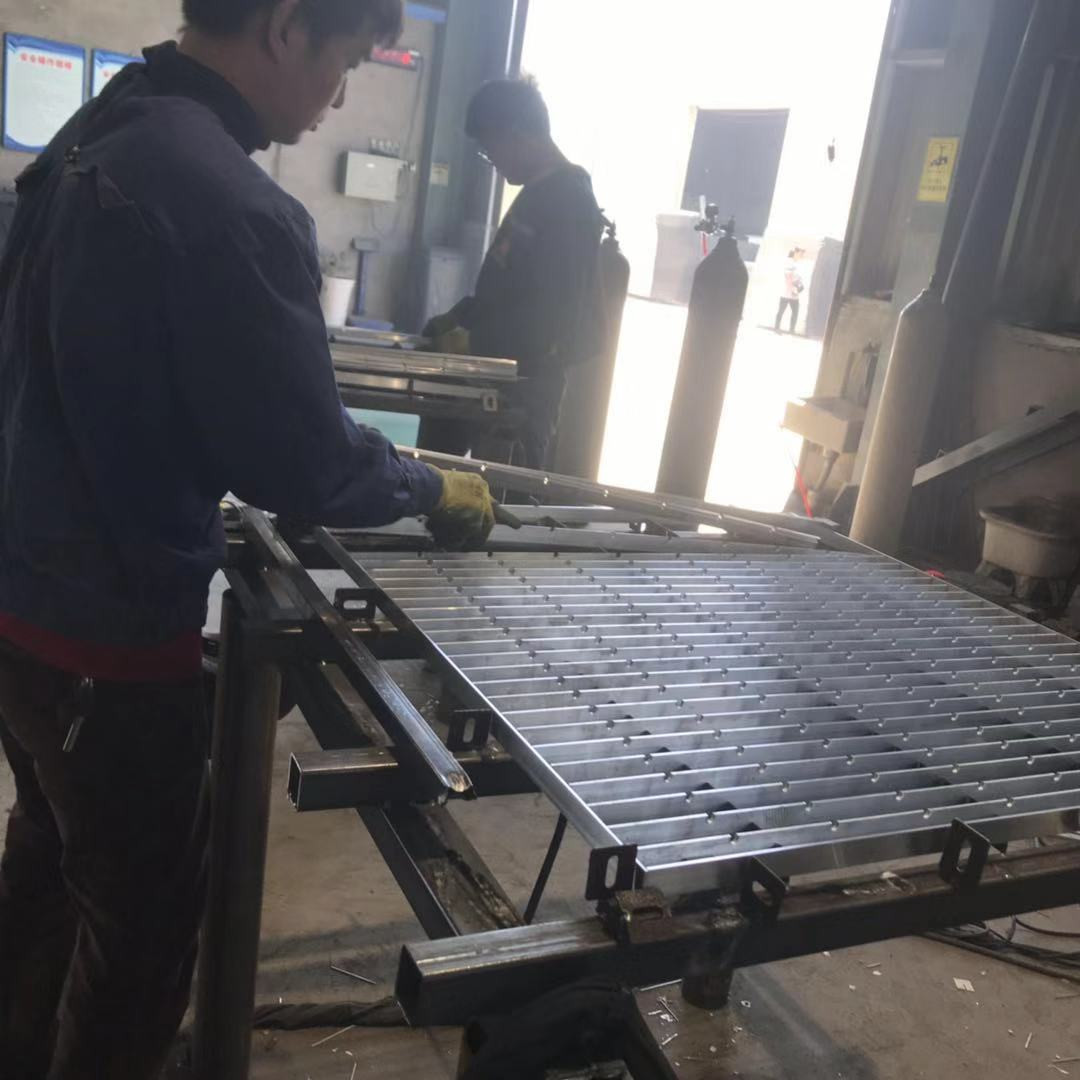 鋼格柵平臺.jpg 鋼格柵平臺.jpg