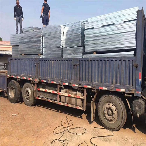 熱鍍鋅踏步板.jpg 熱鍍鋅踏步板.jpg