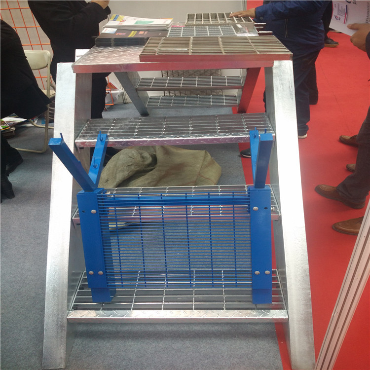 防滑踏步板.jpg 防滑踏步板.jpg